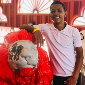 Meet your Posher, Emanuel